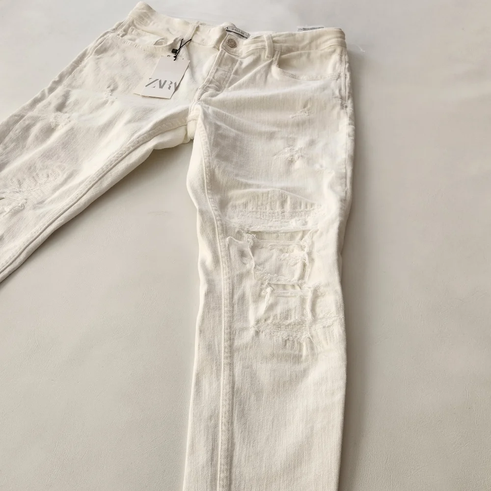 NWOT- Zara Men's White Distress Skinny Jeans - Picture 7 of 11